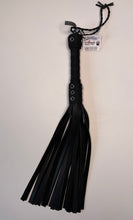 Load image into Gallery viewer, Bare Leatherworks - Midsize ThudStinger Flogger (Black)